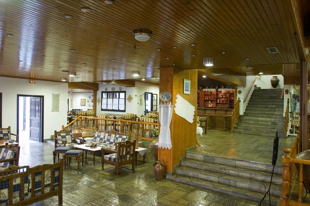 فندق سكوبيلوس تاونفي  Dionyssos المطعم الصورة